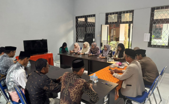 Bawaslu HSU Gelar Jumat Sehati dan Jumpa Berlian dengan Kegiatan Keagamaan