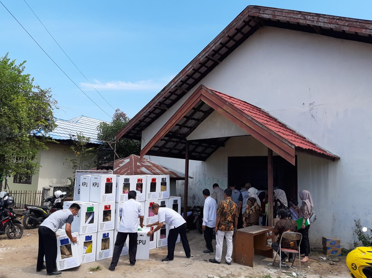 KPU HSU Bongkar Kotak Suara