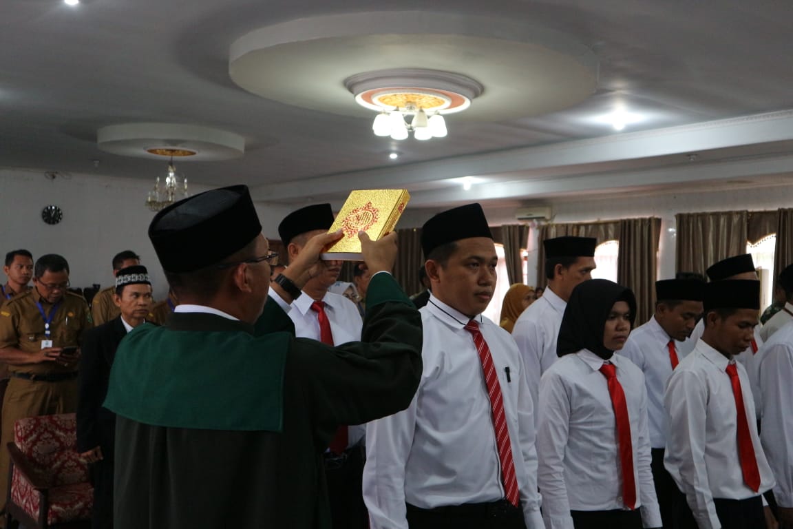 Bawaslu Kab.Hsu Lantik 30 Anggota Panwascam