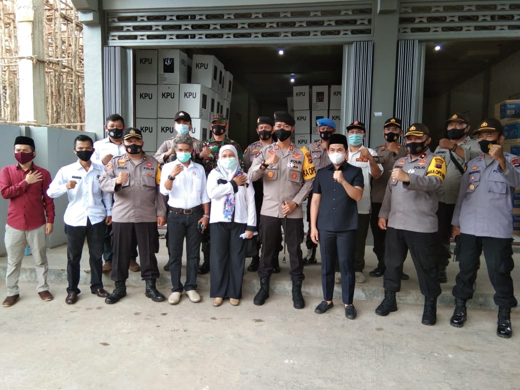 Kapolres bersama Bawaslu HSU Kunjungi Gudang Logistik KPU