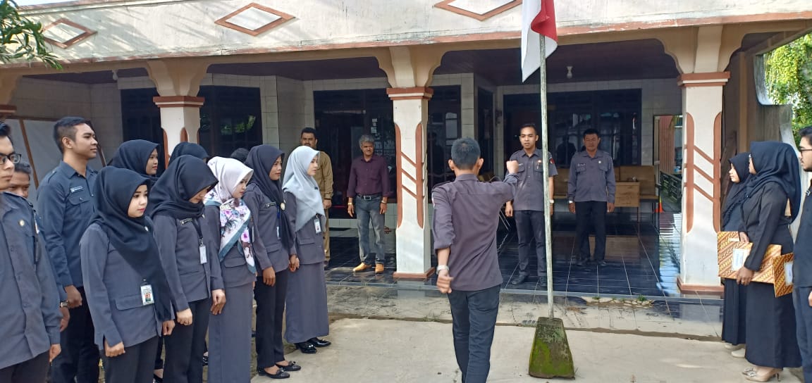 Hari Senin, Upacara Bendera (Menumbuhkan semangat kerja yang tinggi)