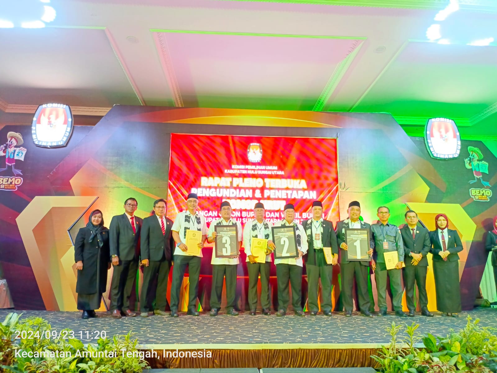 Rapat Pleno Pengundian Nomor Urut Paslon Bupati dan Wakil Bupati HSU 2024