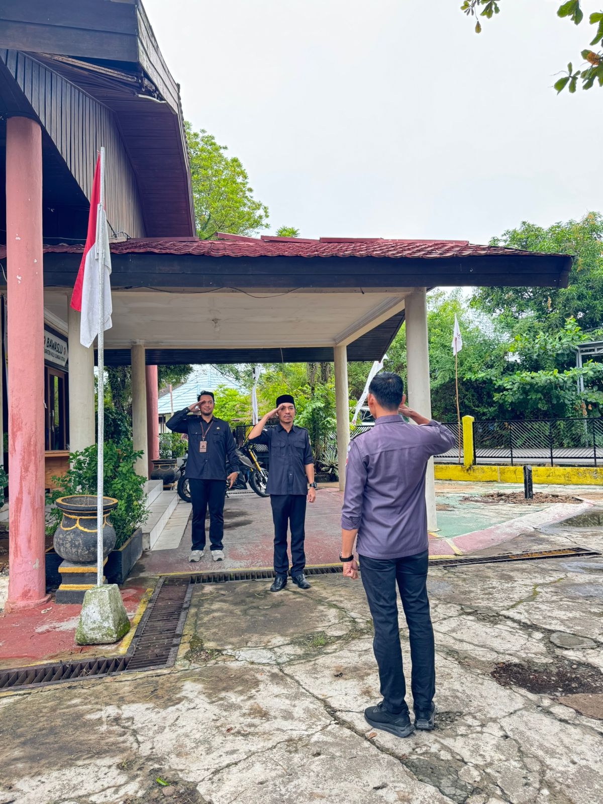 Bawaslu HSU Gelar Apel Pagi, Siap Sukseskan Peringatan HUT ke-80 RI