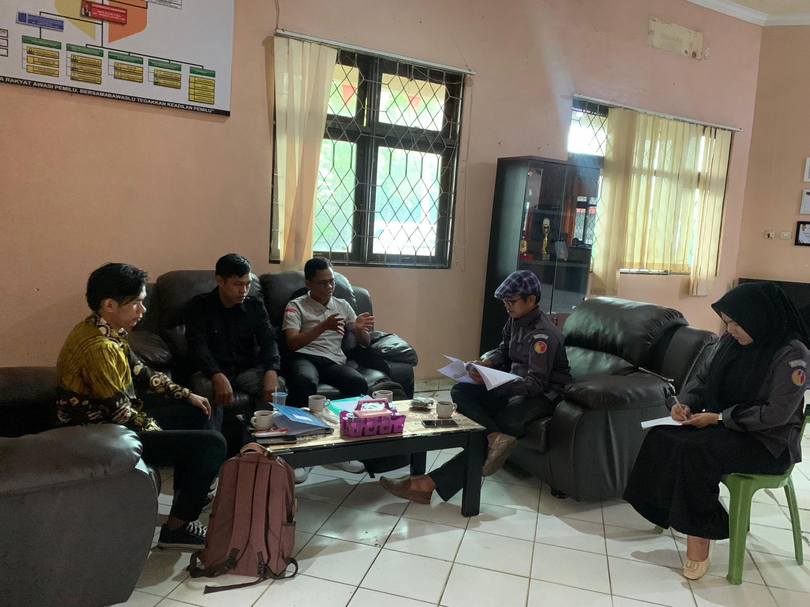 Bawaslu HSU Gelar Aundiensi dengan Forum Demokrasi Milenial (FDM) 