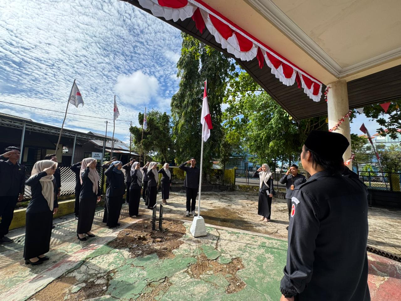 Apel pagi senin sebagai wujud disiplin dan kekompakan