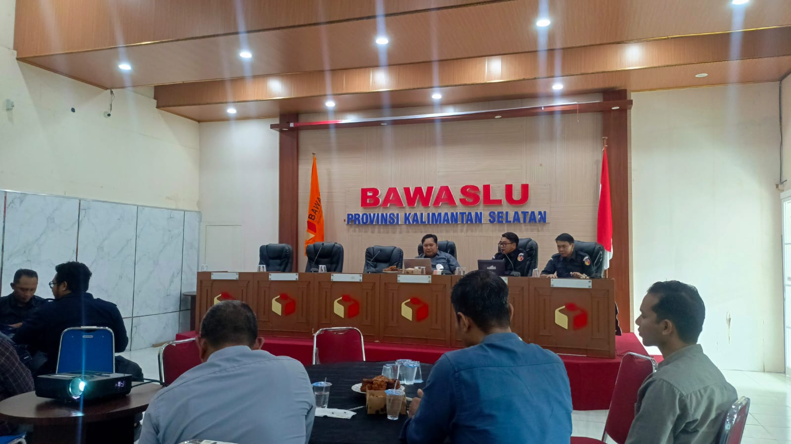 Bawaslu Kalimantan Selatan Gelar Rapat Pengawasan Pemutakhiran Data Parpol, Tekankan Pentingnya Koordinasi dengan KPU