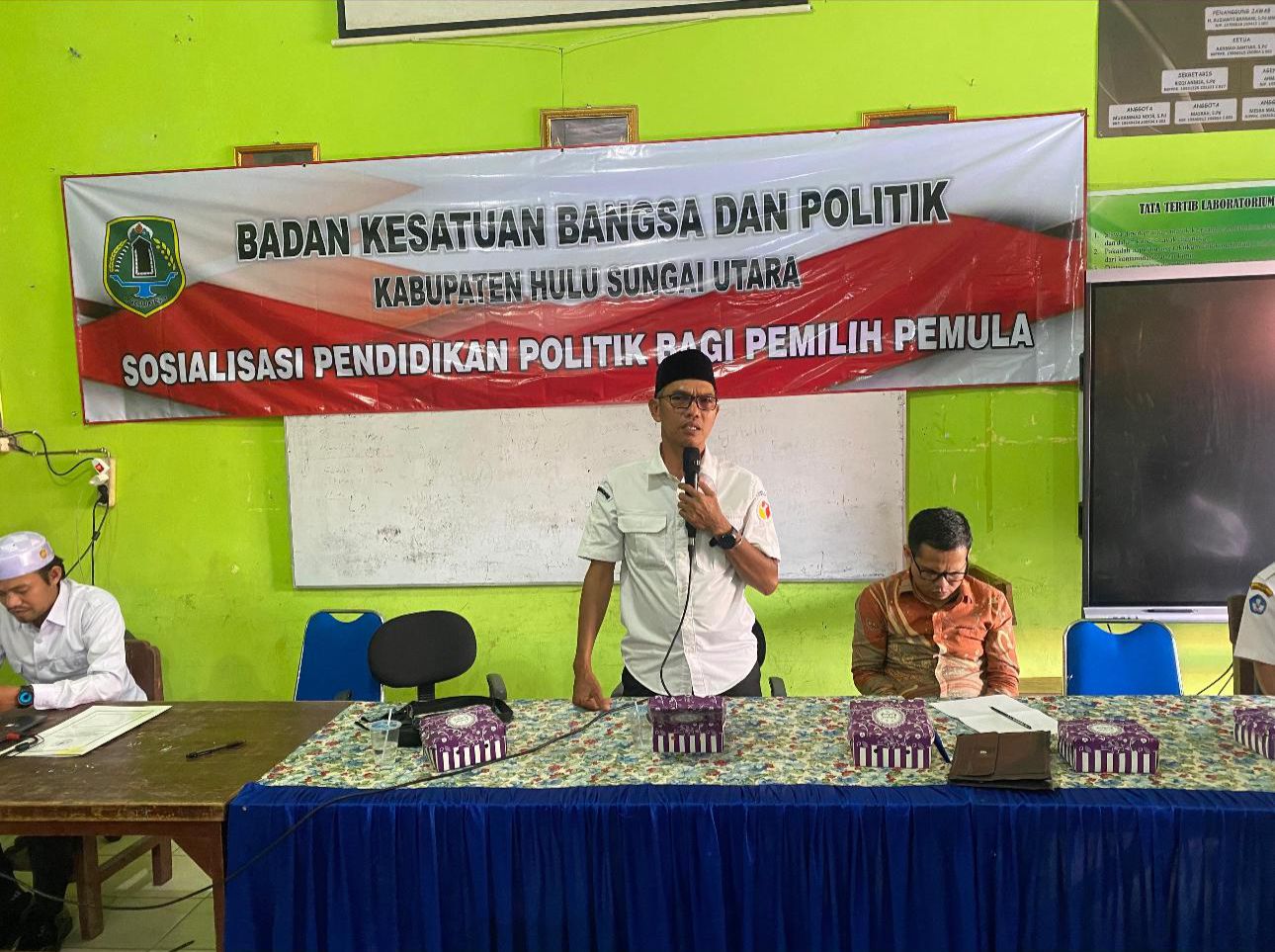 Bawaslu HSU Hadiri Sosialisasi Penyuluhan Politik Pemilih Pemula