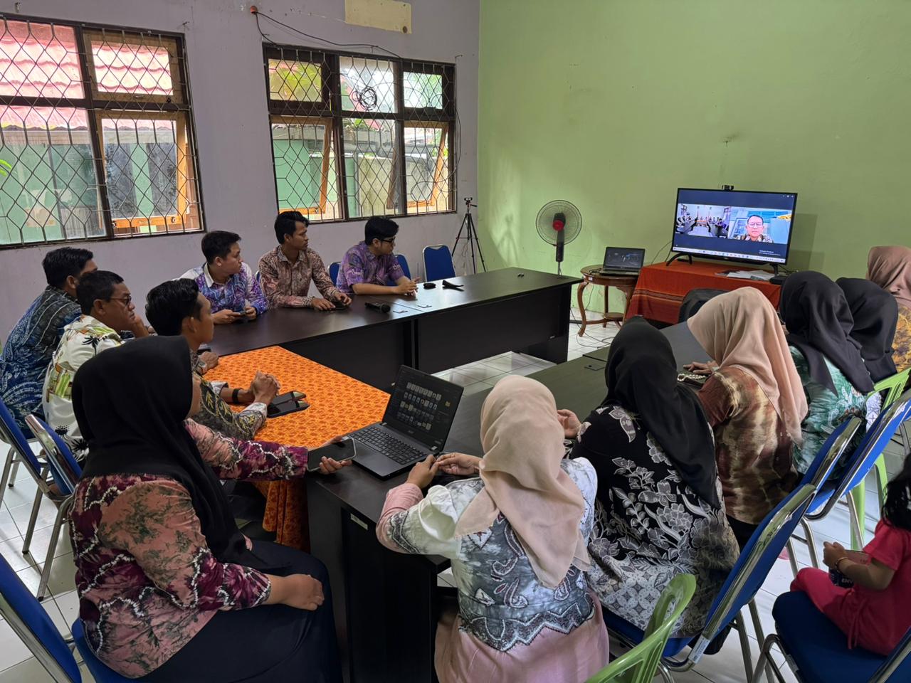 Rapat Mingguan Sekretariat Bawaslu HSU