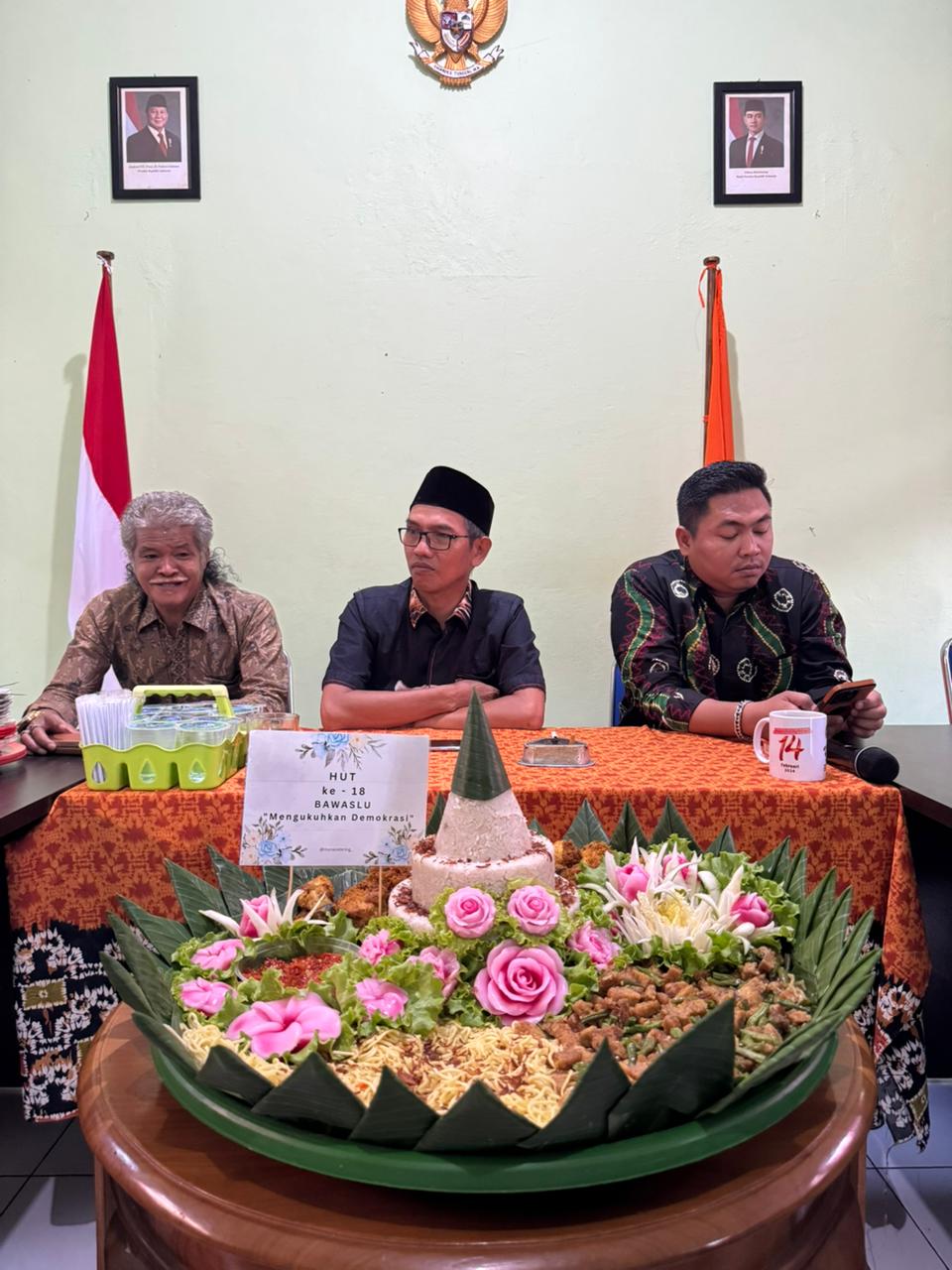 Bawaslu HSU Gelar Syukuran dalam rangka HUT 18 Bawaslu