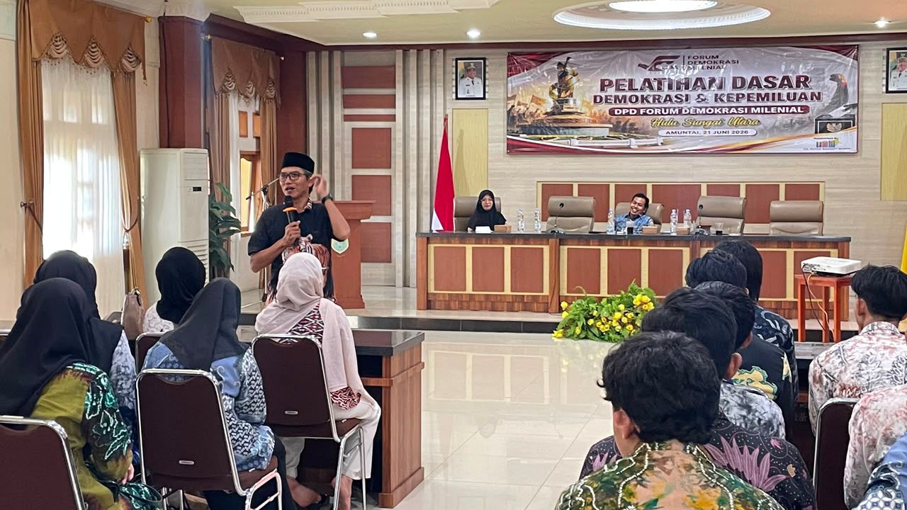 Ketua Bawaslu HSU Jadi Pemateri Pelatihan Dasar Demokrasi dan Kepemiluan FDM Tahun 2026