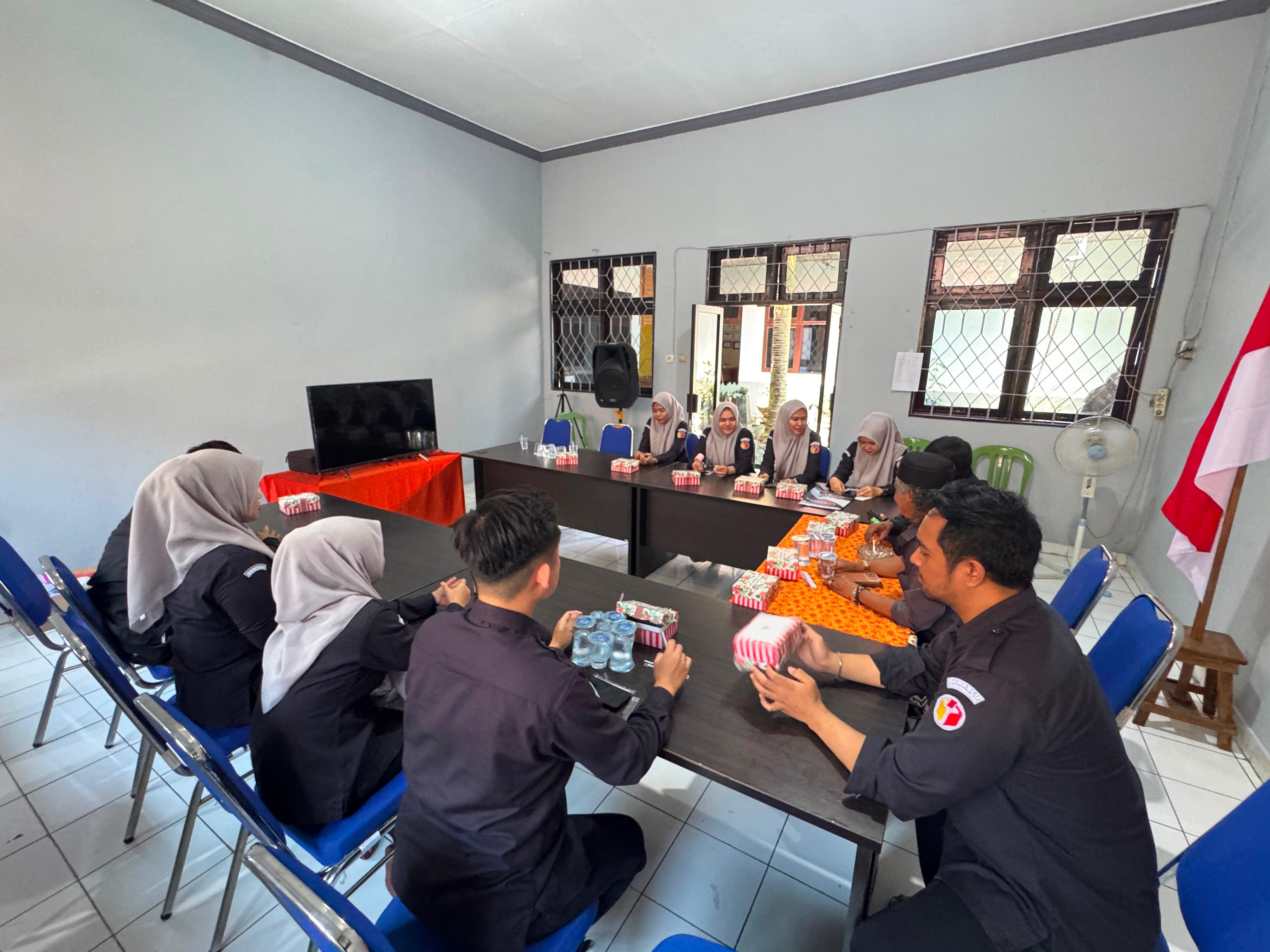 Bawaslu HSU Matangkan Program Pojok Pengawasan Melalui Rapat Koordinasi Divisi HP2H