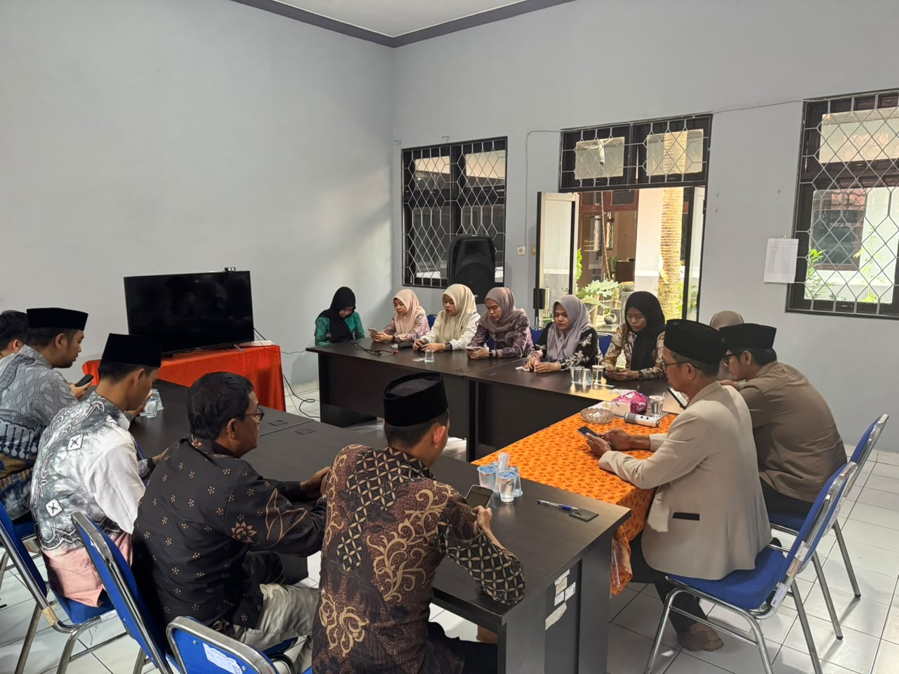Bawaslu HSU Gelar Jumat Sehati dan Jumpa Berlian dengan Kegiatan Keagamaan