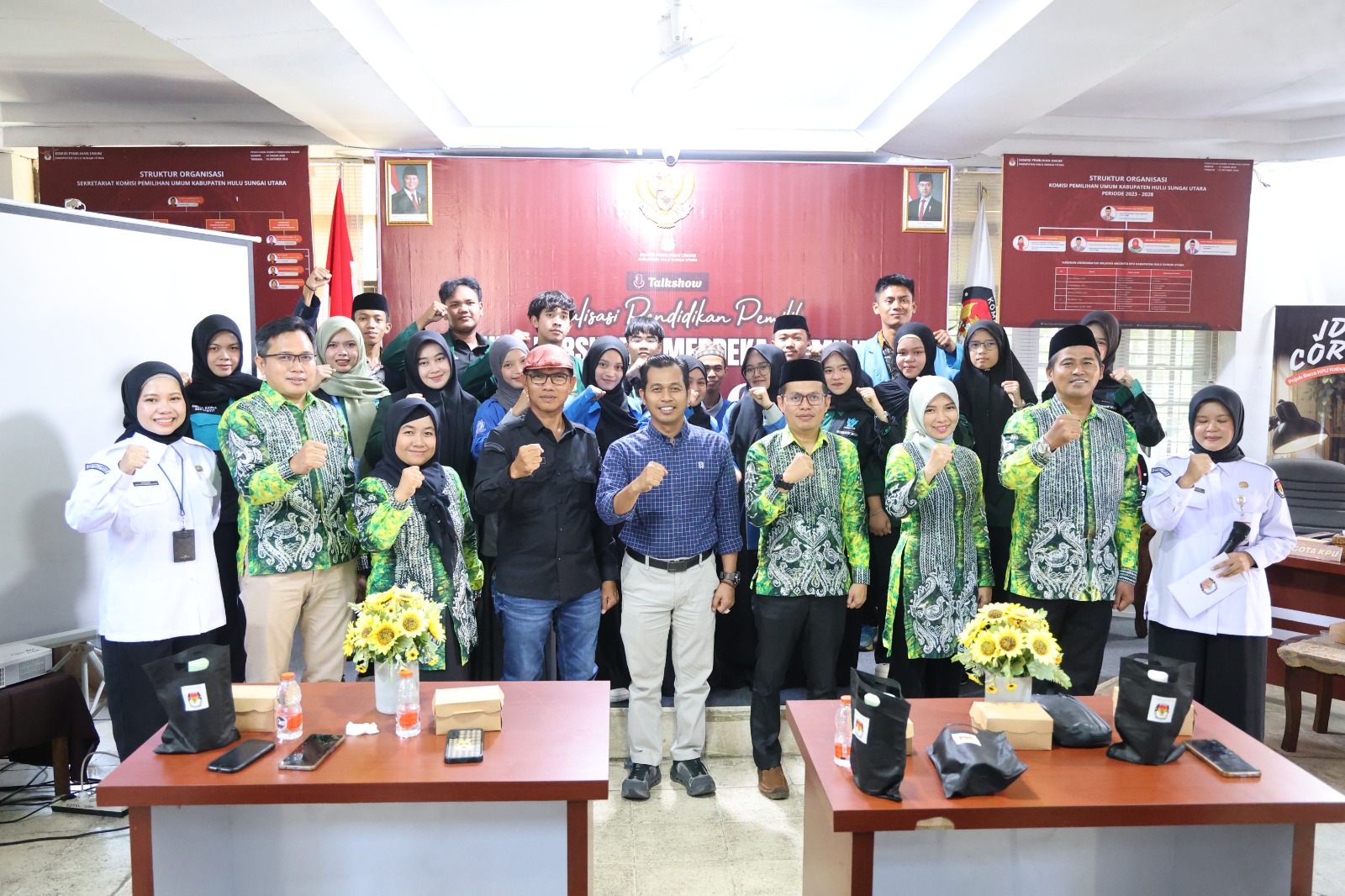 Muda Bersuara, Merdeka Memilih: Ketua Bawaslu HSU Dorong Pemilih Pemula Berpikir Kritis