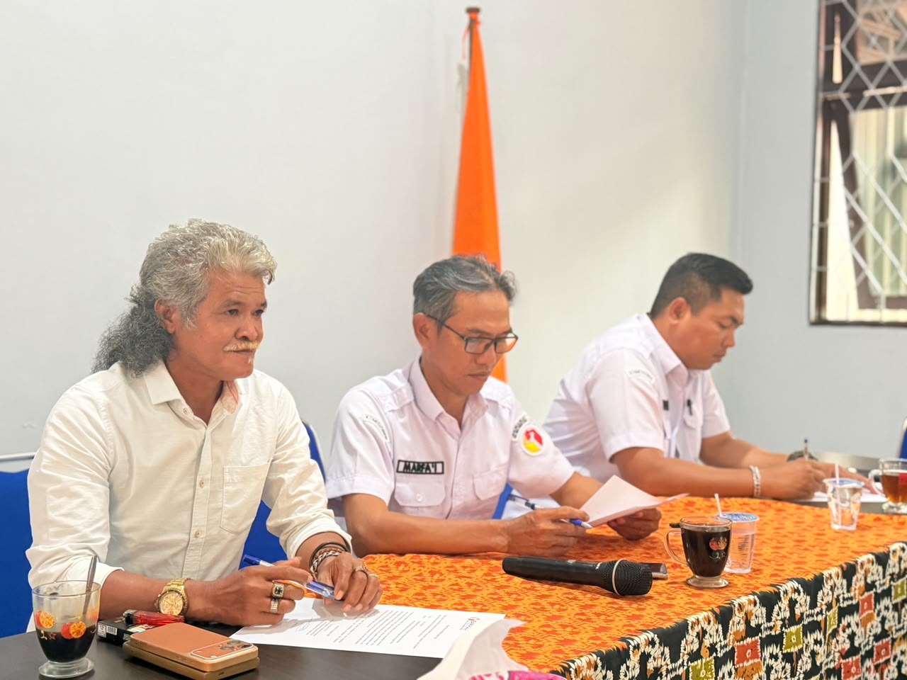 Bawaslu Kabupaten/Kota se-Kalimantan Selatan Tandatangani Dokumen IKU Pengawas Pemilu Tahun 2026