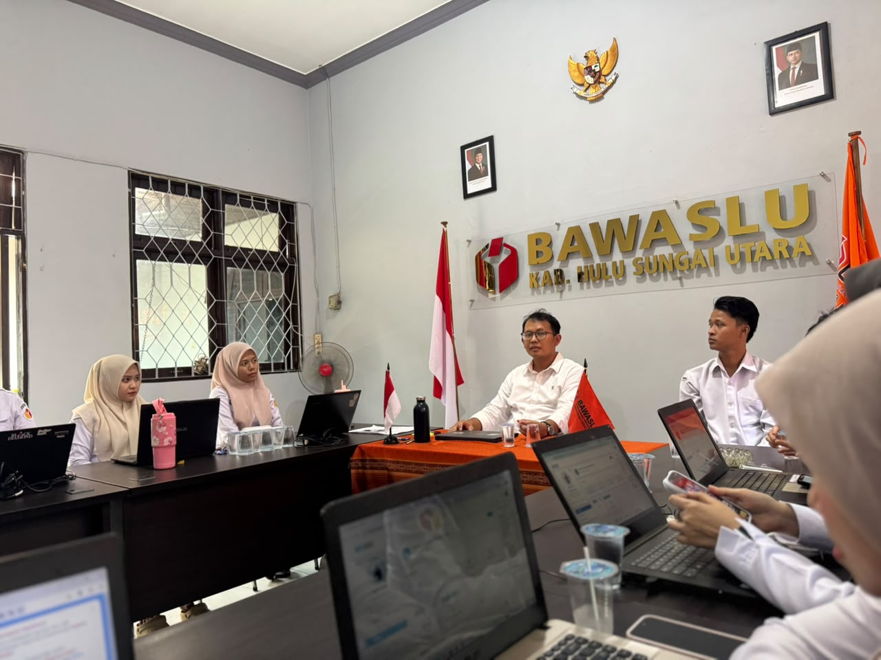 Rapat Kesekretariatan Bawaslu HSU