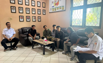Mahasiswa STIA Amuntai Serahkan Surat Pemberitahuan Magang di Bawaslu HSU