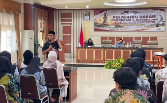 Ketua Bawaslu HSU Jadi Pemateri Pelatihan Dasar Demokrasi dan Kepemiluan FDM Tahun 2026